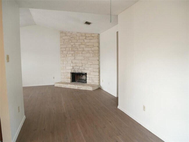 Building Photo - 2005 Old W Pl