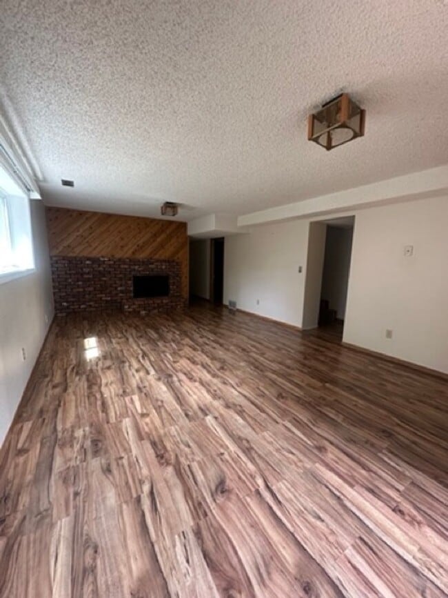 Building Photo - Large 5 Bedroom Home in Cheney