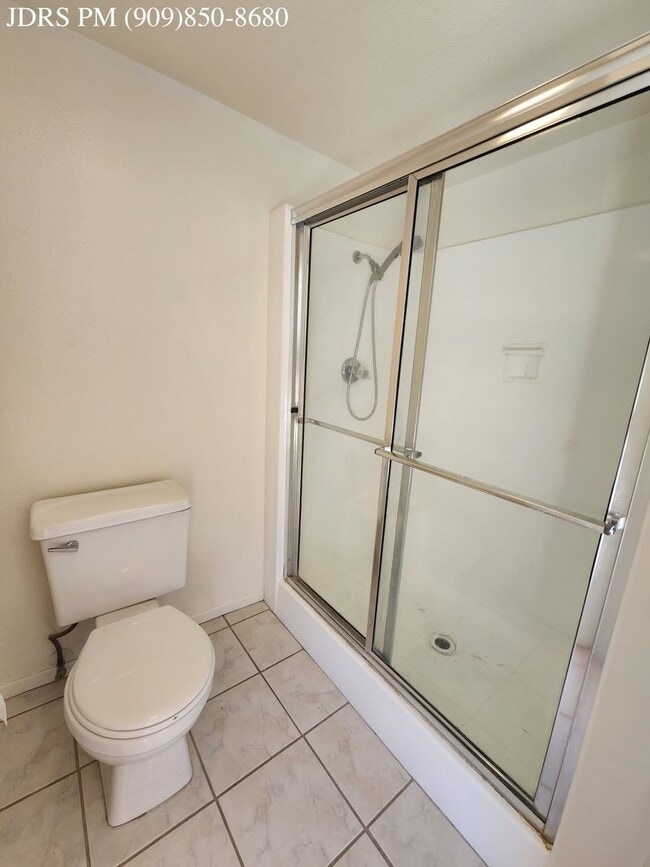 Building Photo - Fullerton 3 Bedroom Townhouse