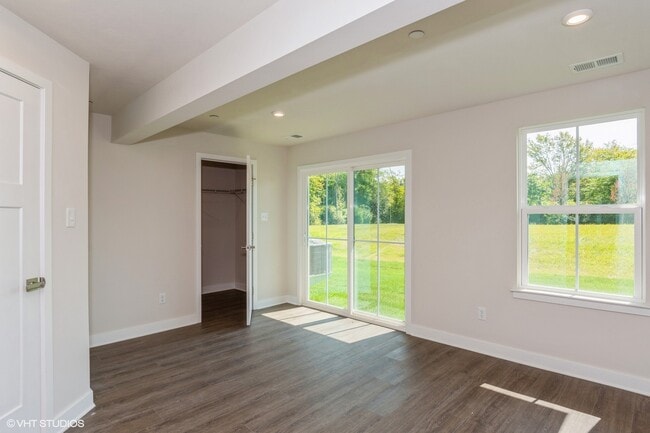 Building Photo - 6902 Sycamore Way