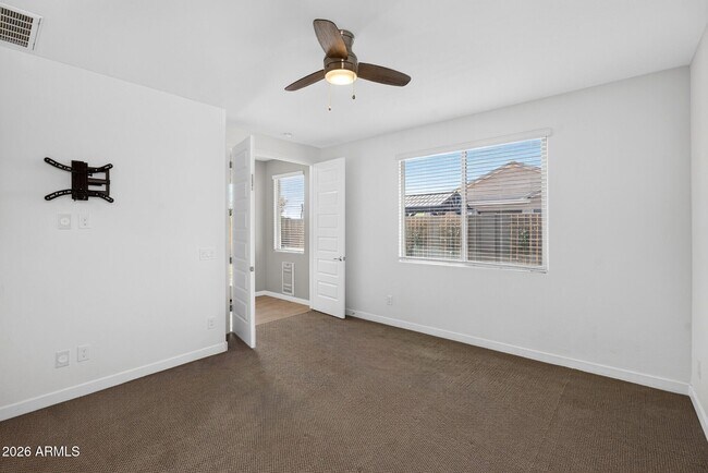 Building Photo - 261 Pinnacle Ridge Dr