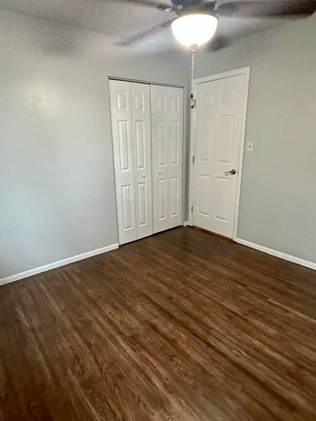 Building Photo - Updated Split-Level Gem | 5BD, 3BA | Large...