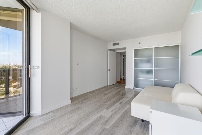 Building Photo - 3598 Yacht Club Dr