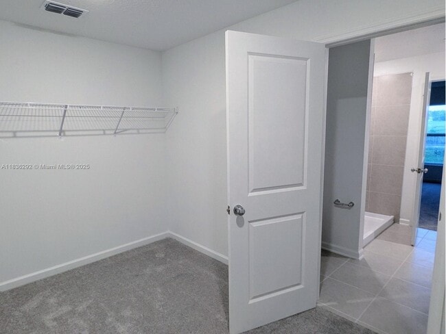 Building Photo - 2406 McKinley Dr