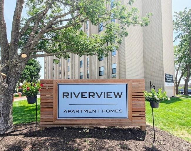 Building Photo - Riverview Apartments
