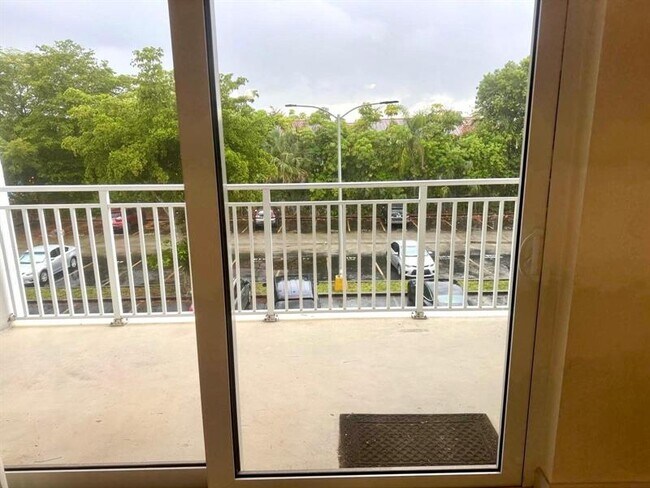 Building Photo - 6930 Miami Gardens Dr