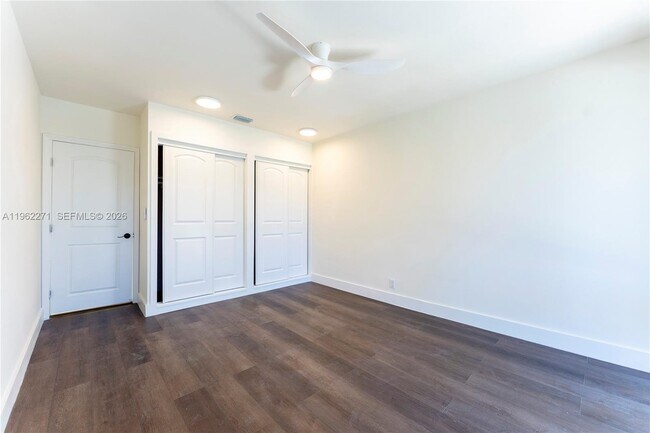 Building Photo - 636 Hibiscus Dr