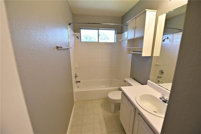 Building Photo - 2813 Greenlee Dr