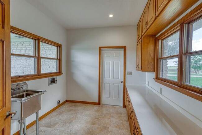 Building Photo - 614 Co Rd 207