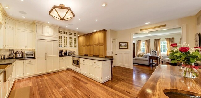 Building Photo - 68 Quogue Riverhead Rd