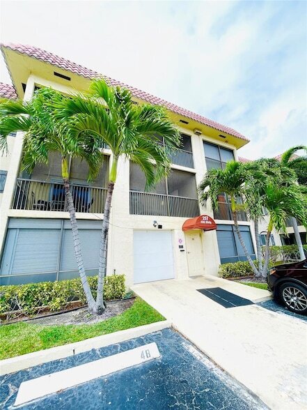 Building Photo - 257 S Cypress Rd