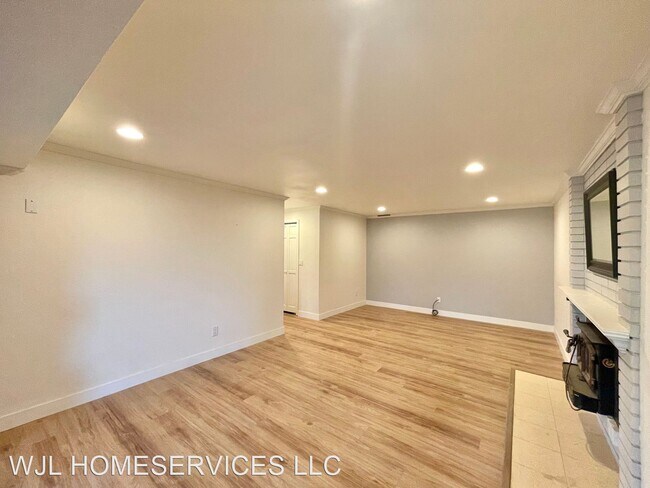 Building Photo - 4 br, 3.5 bath House - 8611 NE 26th Pl
