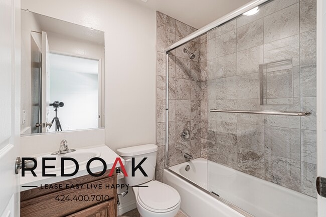 Building Photo - 4651 Cahuenga Blvd