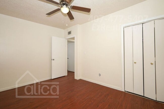 Building Photo - 6024 Oakcrest Cir