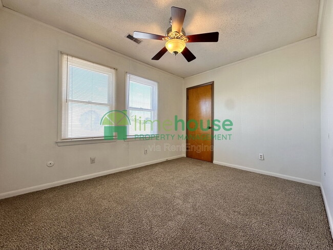 Building Photo - 4420 Ocean View Ave