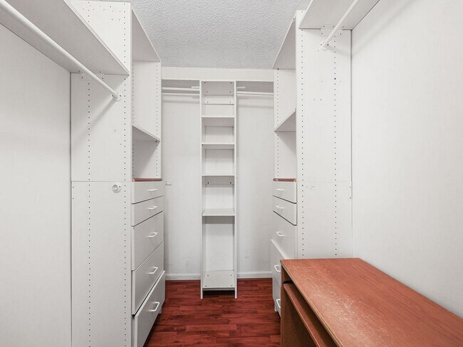 Building Photo - 7923 N Southwood Cir