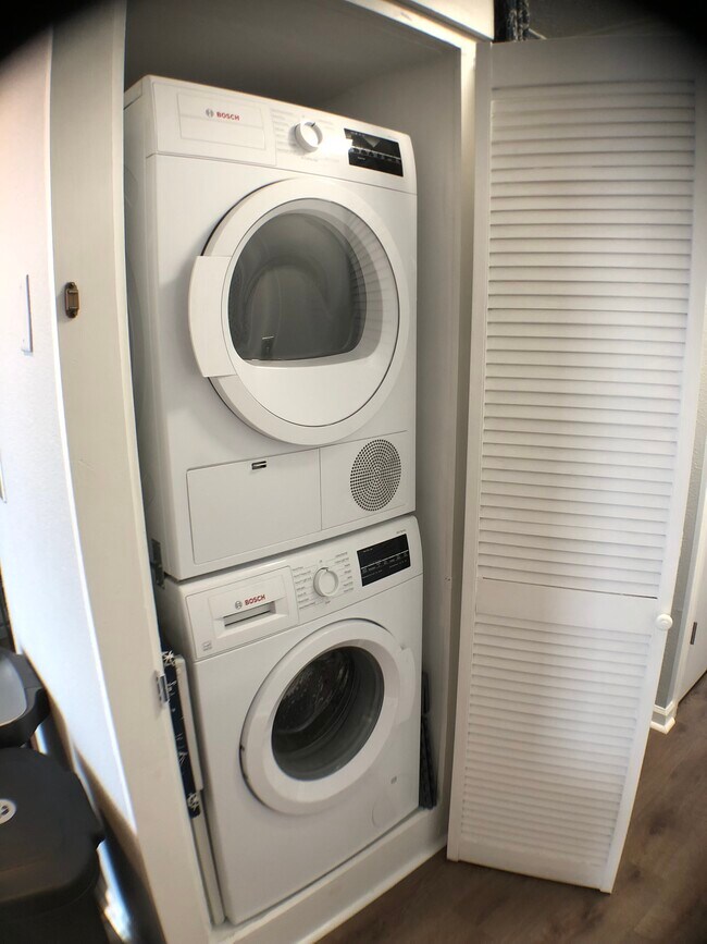 Building Photo - 102 Clarendon Dr