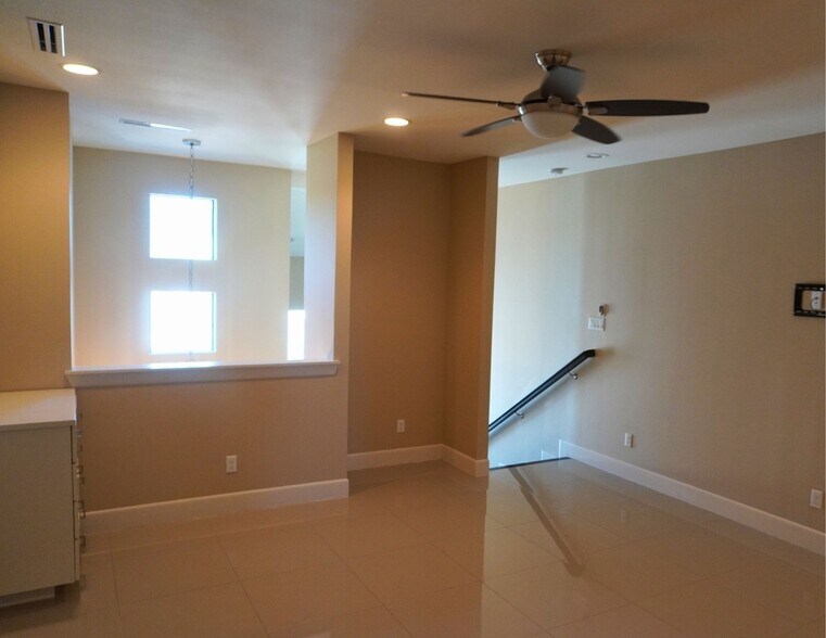 Building Photo - 1445 Ozark Ave