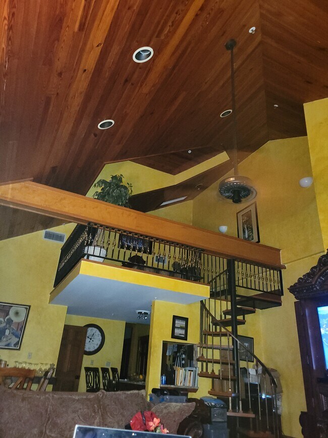 Primary Photo - 423 Gravier St