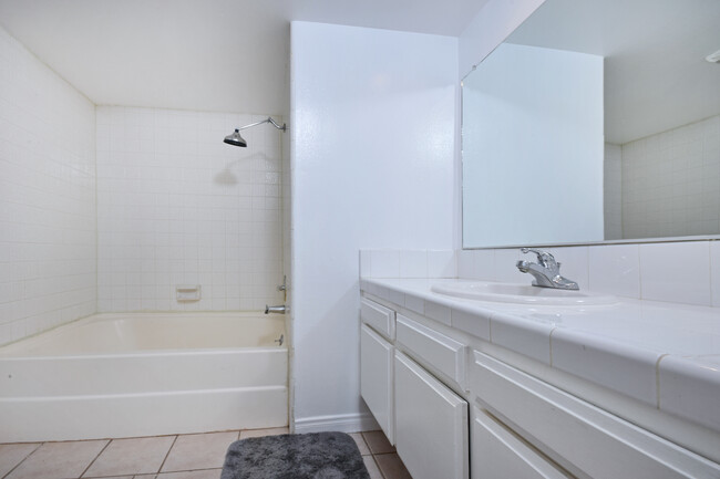 Guest bathroom - 2700 Cahuenga Blvd E