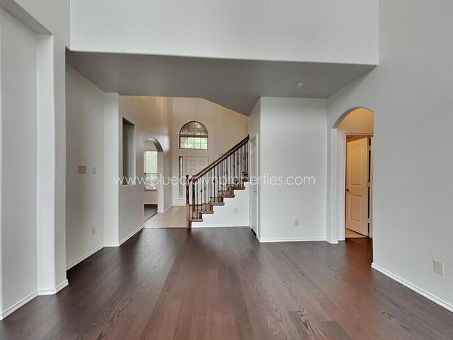 Building Photo - 1211 Antoinette Dr