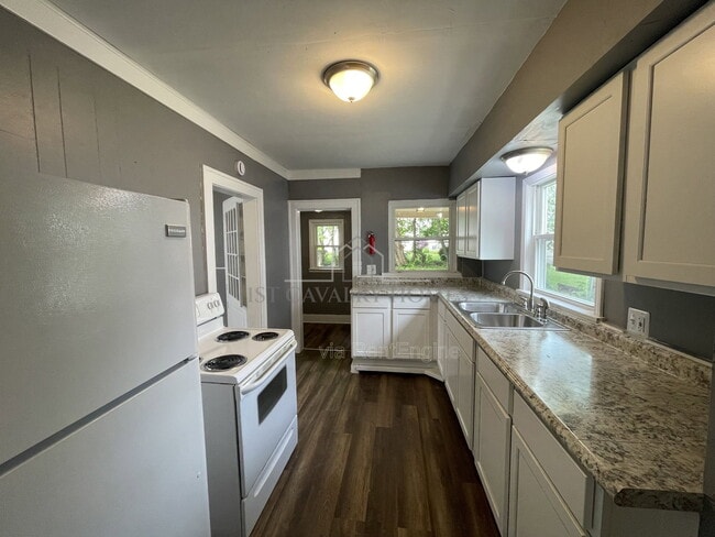 Building Photo - 730 Noble Ave