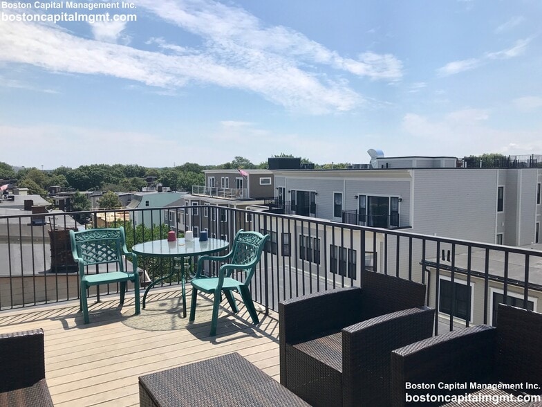 Building Photo - 360-362 Dorchester St. Unit 3