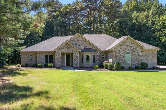 Building Photo - 135 Trustin Lake Dr