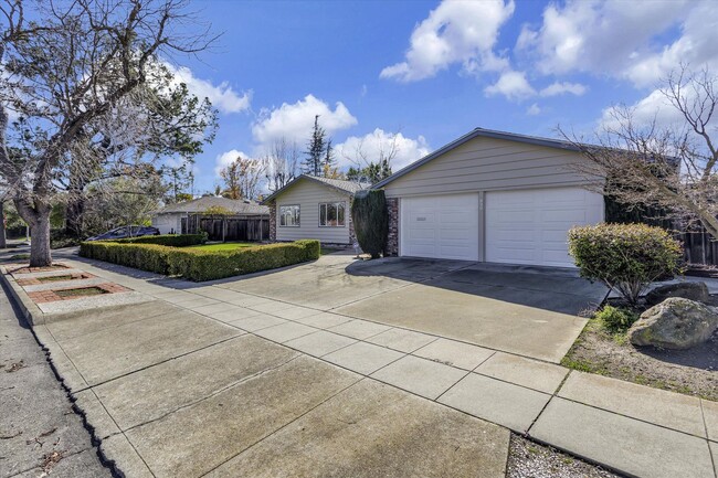 Building Photo - Tons of Space l Great Schools l Prime Sili...