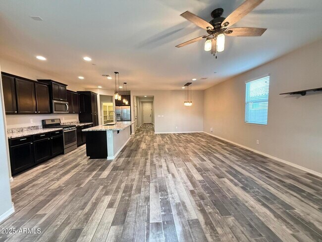 Building Photo - 21217 W Granada Rd