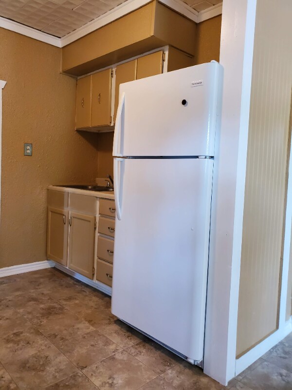 Building Photo - 100 Skyview Dr