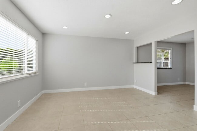 Building Photo - Stylish and Spacious Milpitas Home with Large Deck and Backyard