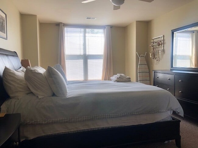 Building Photo - Spacious 2-Bedroom, 2-Bathroom Plus Loft C...