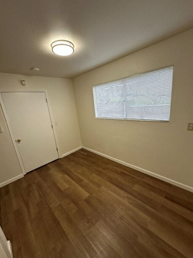 Building Photo - Torrano/DUPLEX