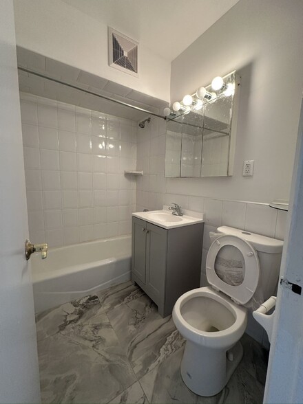 Building Photo - 247 68th St