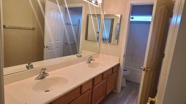 Building Photo - 5-bedroom in the heart of Gilbert