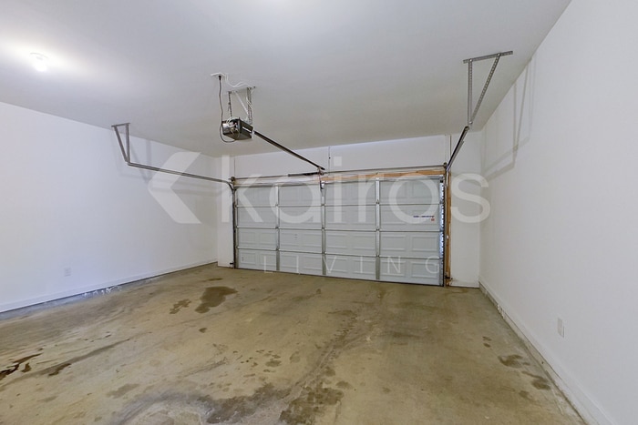 Building Photo - 180 White Oak Cir