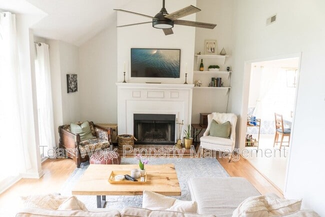 Building Photo - 827 Harbor Pl Dr