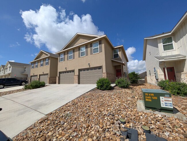Building Photo - 1 MONTH FREE RENT / Close to HWY for Commu...