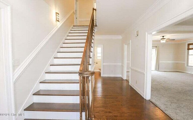 Building Photo - 809 Houndslake Dr