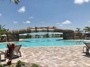 Building Photo - 2/2/ CONDO AVAILABLE NOV, DEC,@ THE  LAKEW...