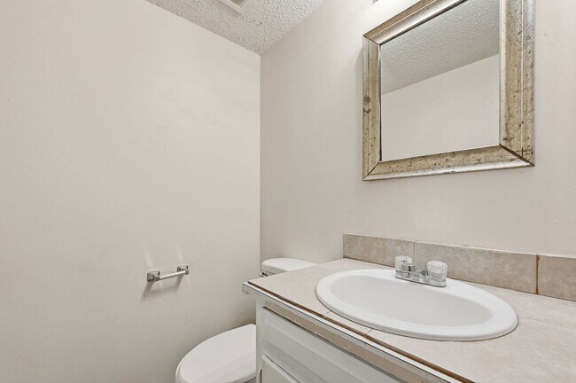 Building Photo - 314 Candlewood Ln