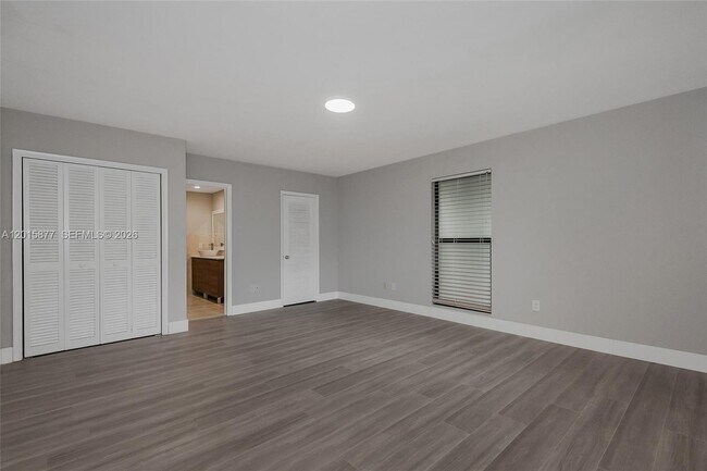 Building Photo - 12725 SW 80th Ave