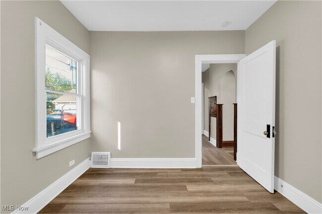 Building Photo - 4318 W 50th St