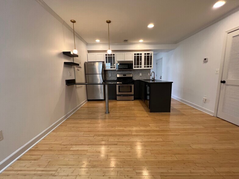 Kitchen and dining area - 1660 W Virginia Ave NE