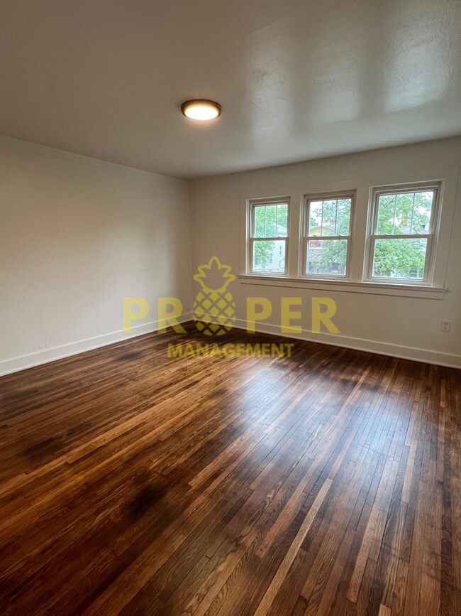 Building Photo - 3 bedrooms 1 bathrooms house for rent