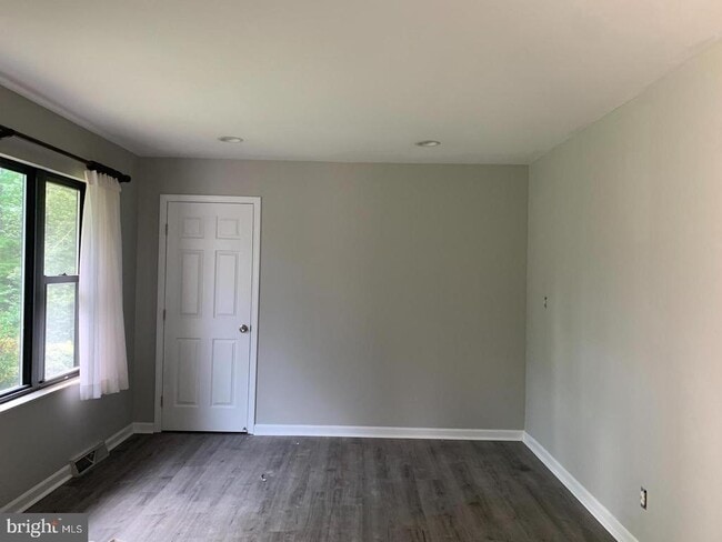 Building Photo - 63 Lincoln Dr