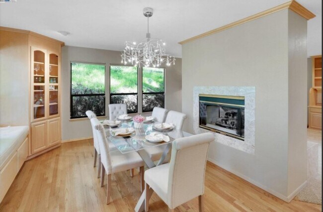 Building Photo - Beautiful and Quiet 3 bedroom 3 bath home ...