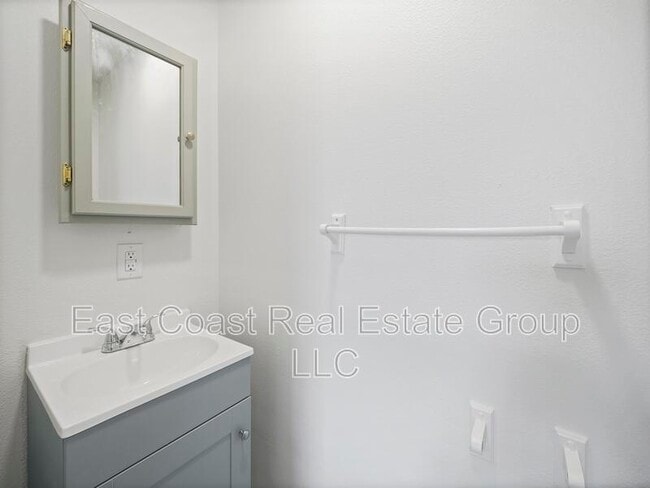 Building Photo - 45 Bruce Dr