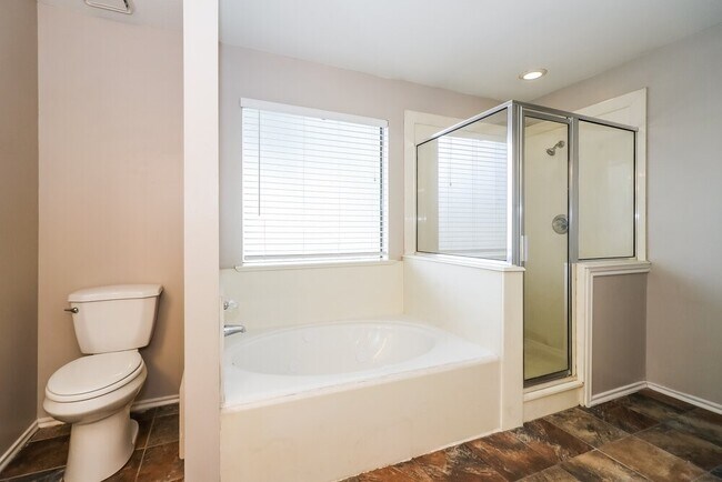 Building Photo - 20006 Brandon Oaks Way